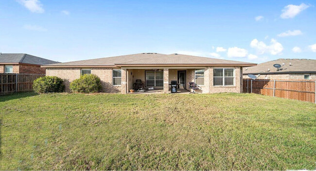 Building Photo - 4400 Lloyd Dr