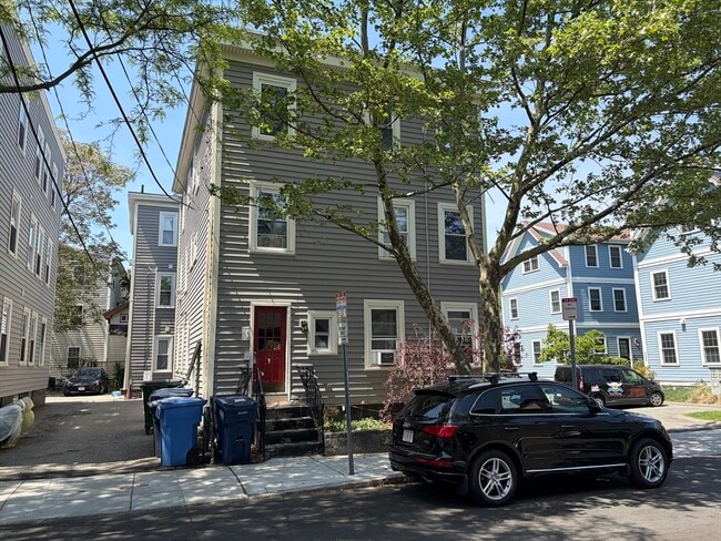 Building Photo - 315 Elm St