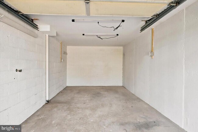 Building Photo - 668 Renz St