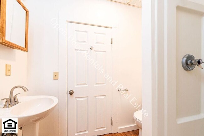 Building Photo - 112 W 2nd St