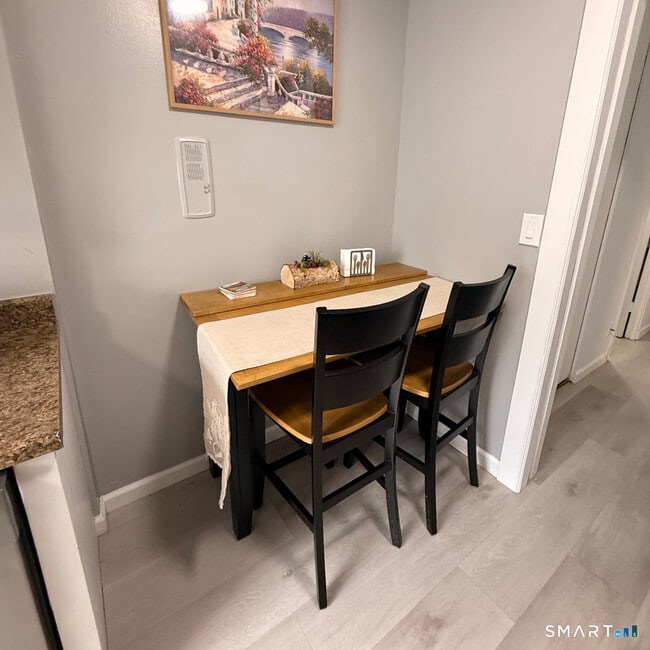 Building Photo - 30 Glenbrook Rd