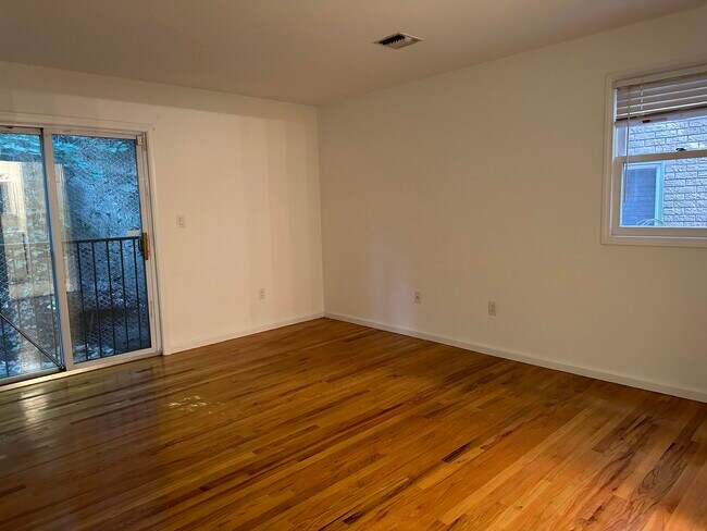 Building Photo - 8911 Riverside Pl