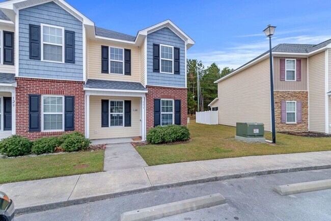 Building Photo - Townhome in The Burroughs at Carolina Plantations | Fenced Backyard