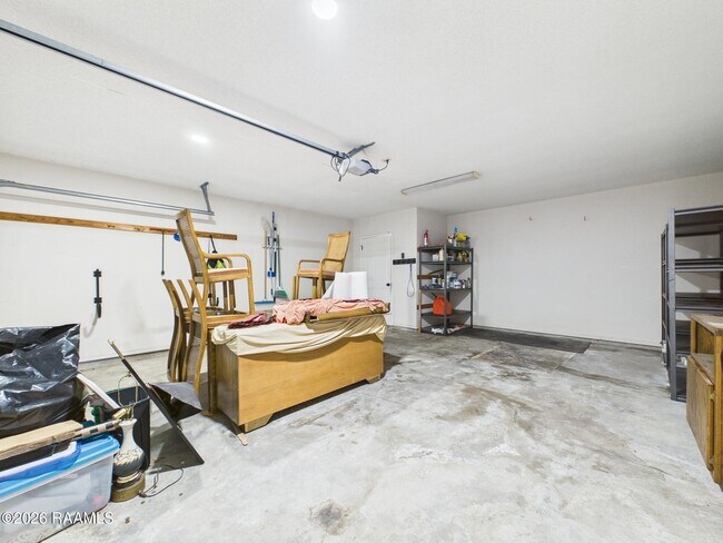 Building Photo - 115 La Rue Vil