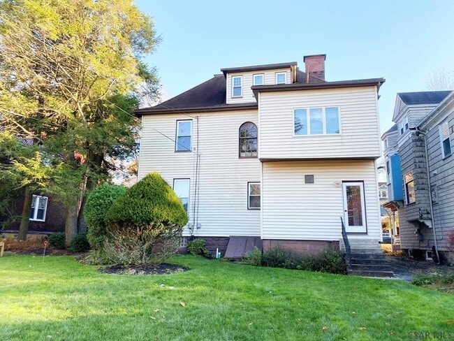Building Photo - 214 Tioga St