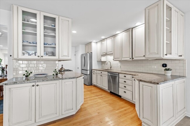 Building Photo - 40 Williamsburg Rd