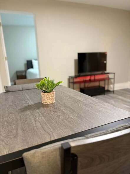 Building Photo - 1507 Centre St