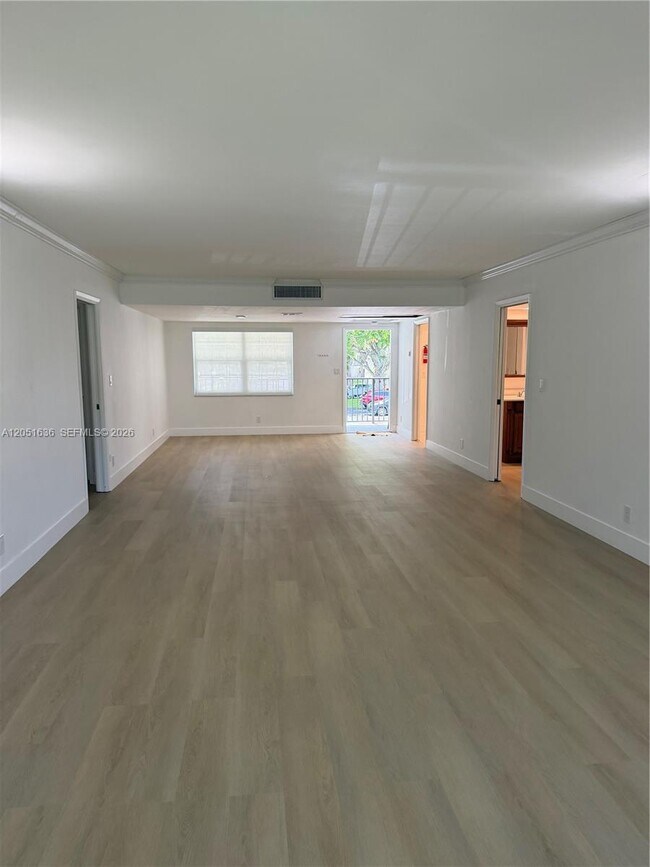 Building Photo - 4007 N Cypress Dr