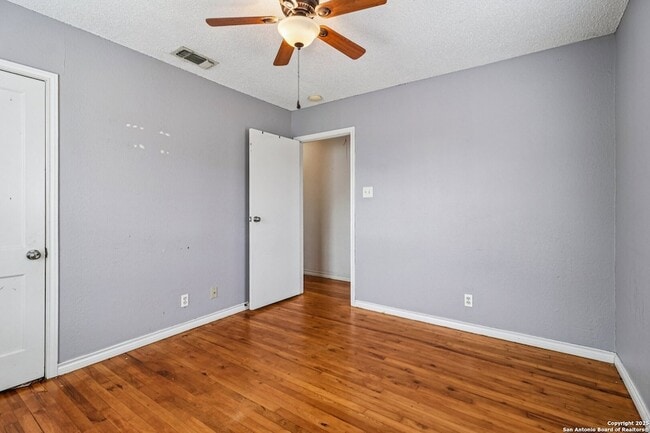 Building Photo - 2709 W Craig Pl