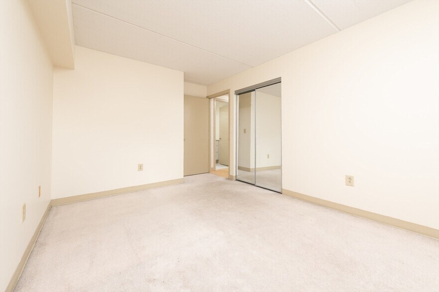 Building Photo - 82 Peterborough St