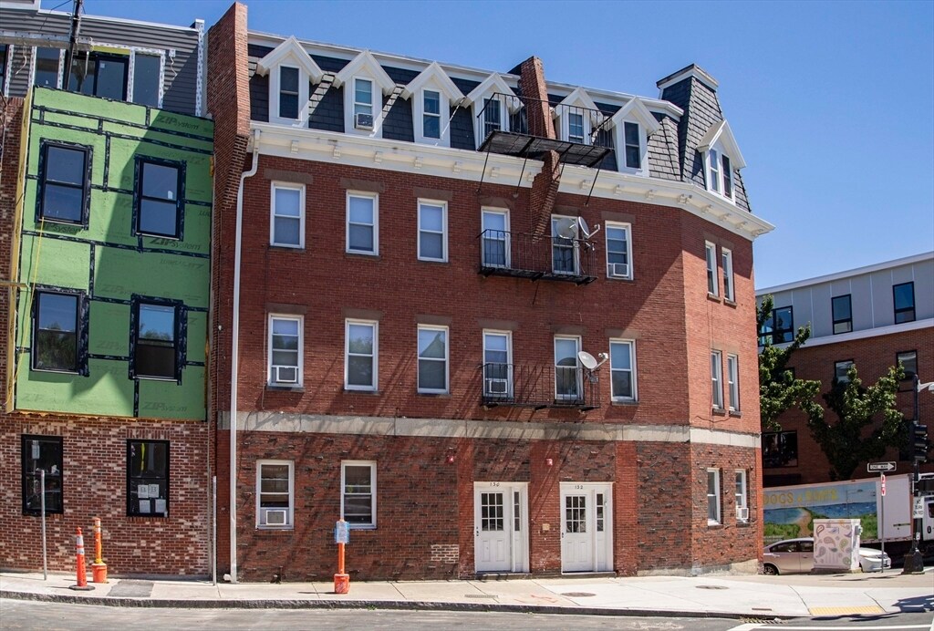Building Photo - 132 Emerson St