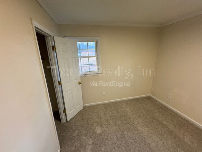Building Photo - 313 Ferndale Dr