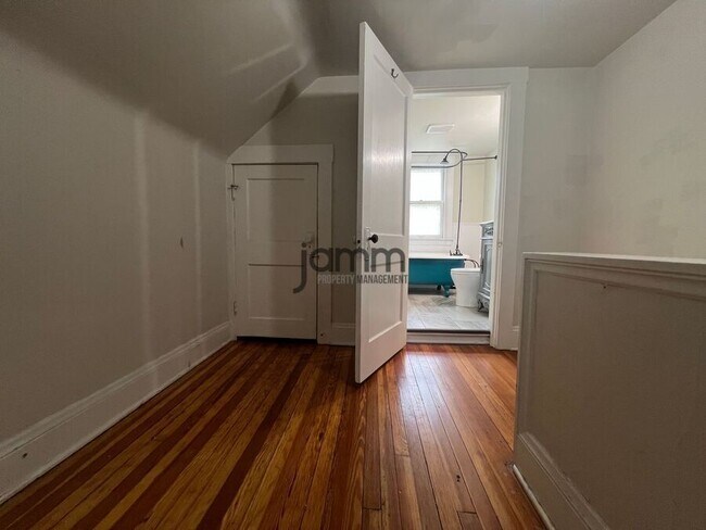 Building Photo - 3079 Meadowbrook Blvd