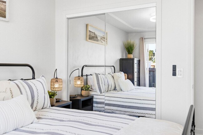 Building Photo - 765 Elkwood Ave