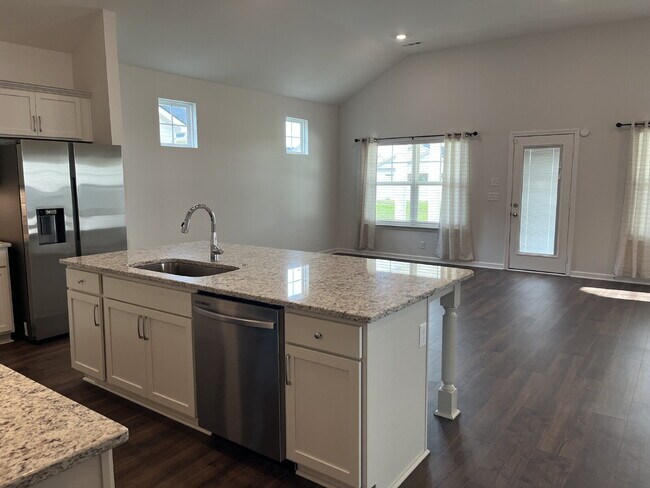 Building Photo - 306 Crimper Ln