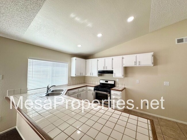 Building Photo - 12550 Kristina Ct