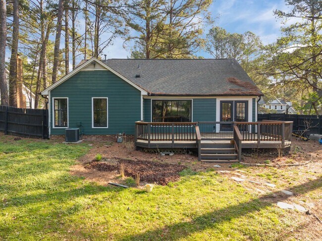 Building Photo - Charming 3BR Home with Large Private Yard Near Downtown Raleigh