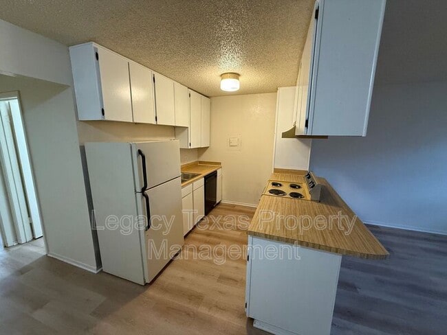 Building Photo - 1700 Short St