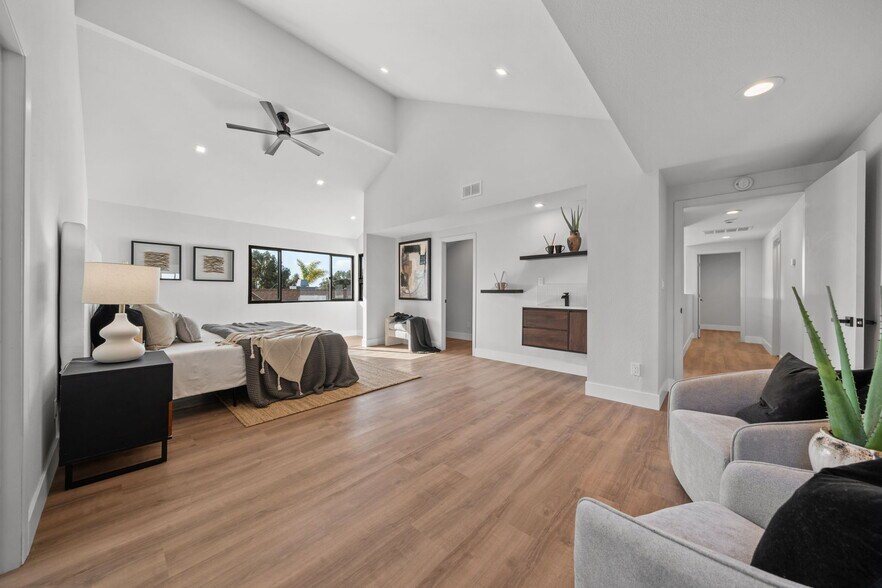 Building Photo - 2029 Del Mar Heights Rd