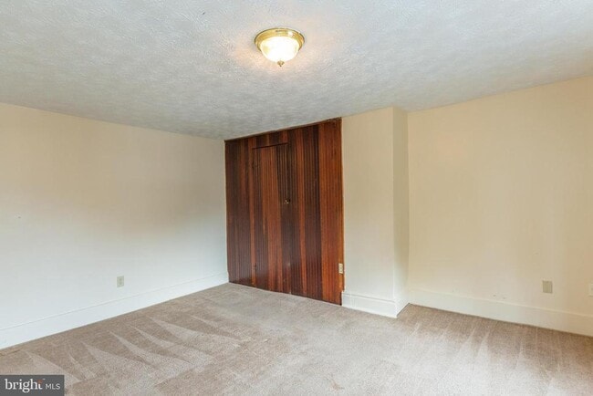 Building Photo - 32 Patrick Henry Way