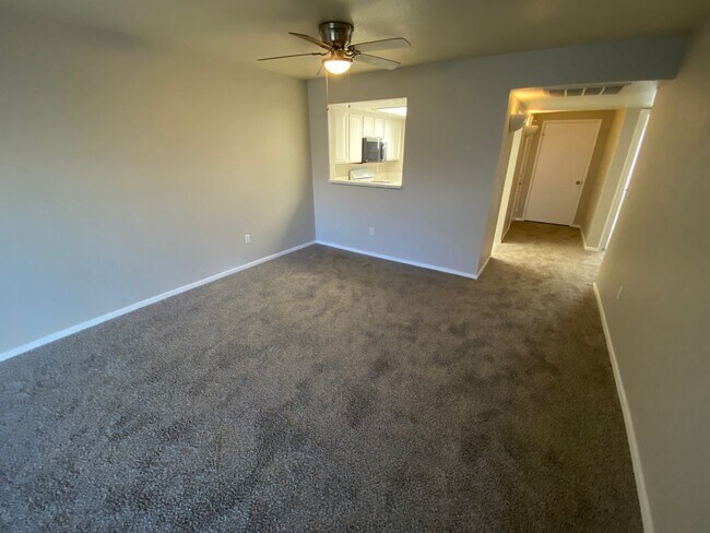 Building Photo - Desert Falls