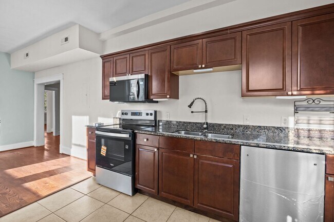 Building Photo - Cool Norfolk Apartment-Rest of November Free!