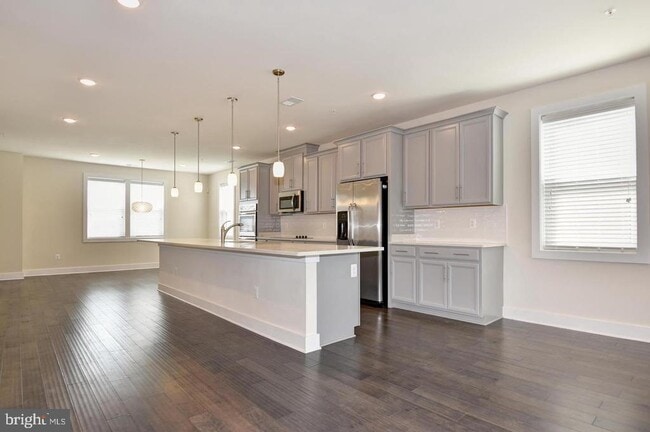 Building Photo - 44858 Tiverton Sq