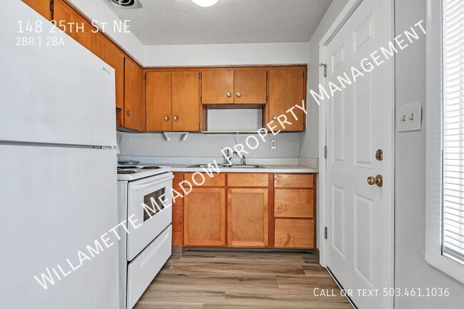 Building Photo - 148 25th St NE