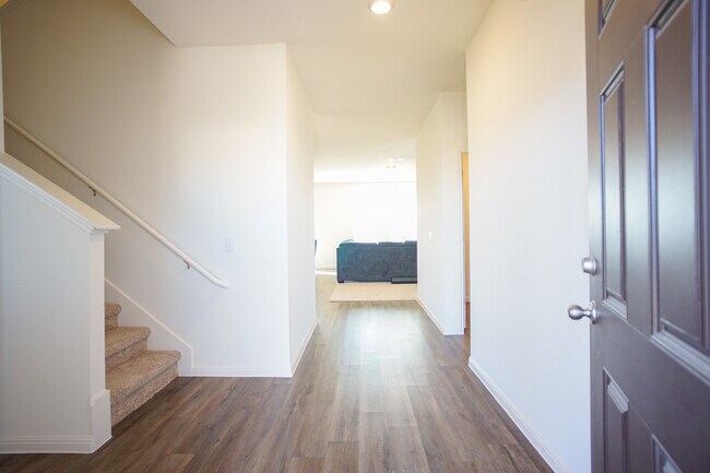 Building Photo - 12633 Henry Clay Dr