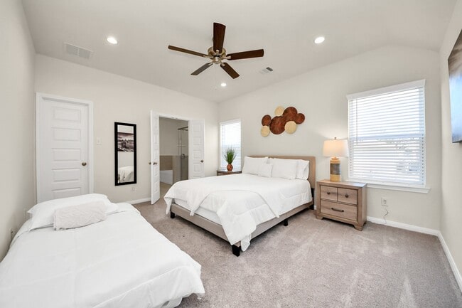 Building Photo - 14967 Eagle Feather Dr