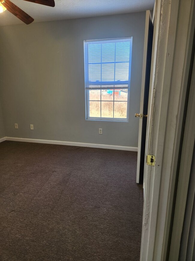 Building Photo - 3 Bedroom 1 Bath Home