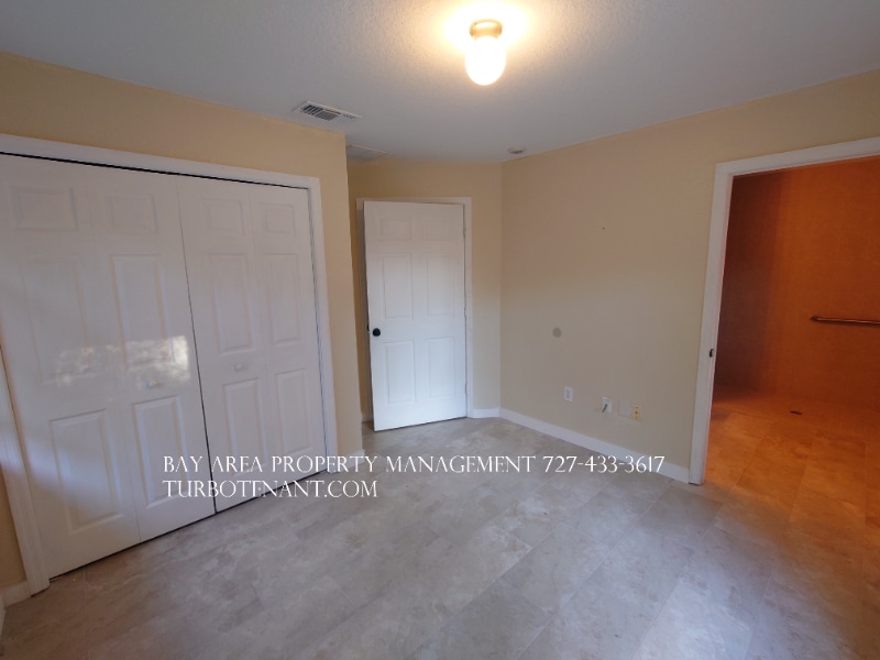 Building Photo - 917 Jensen Ave