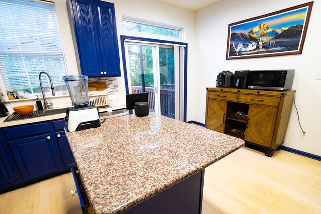 Building Photo - 8538 Towne Manor Ct
