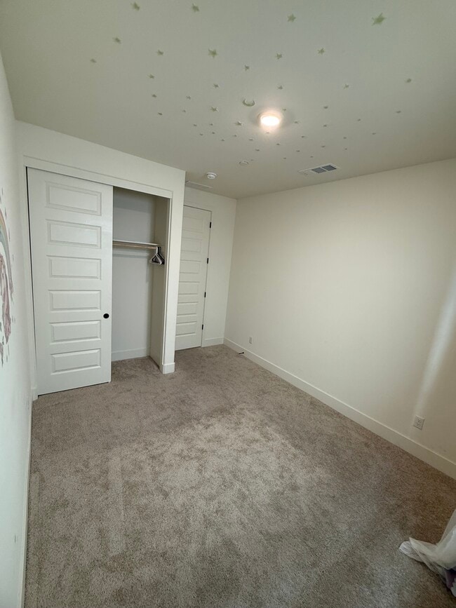 Building Photo - 402 Broadstone Ct