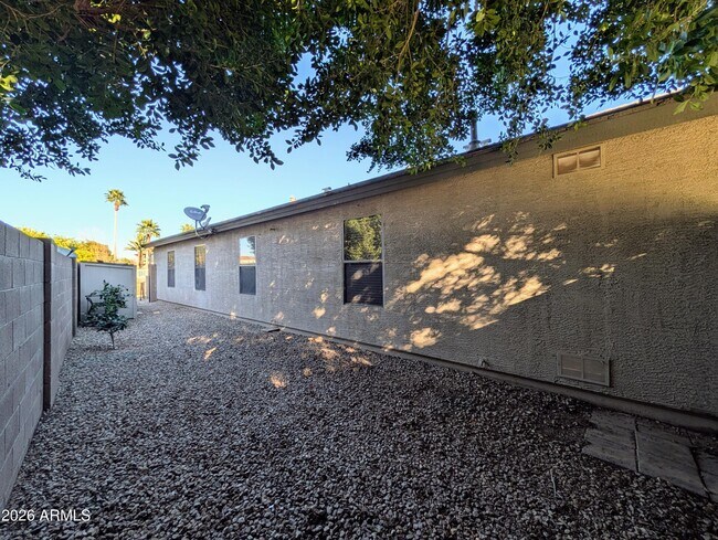 Building Photo - 11134 W Windsor Ave