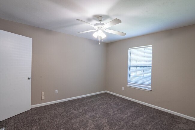 Building Photo - 3201 Tanager Ct