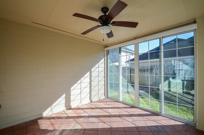 Building Photo - 12918 Hawthorne Shores Dr