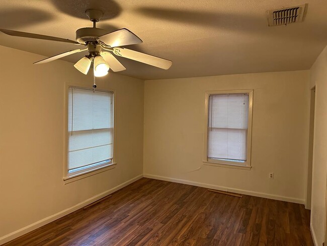 Building Photo - 931 Cheatham St