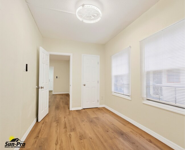 Building Photo - 213 Live Oak Ave