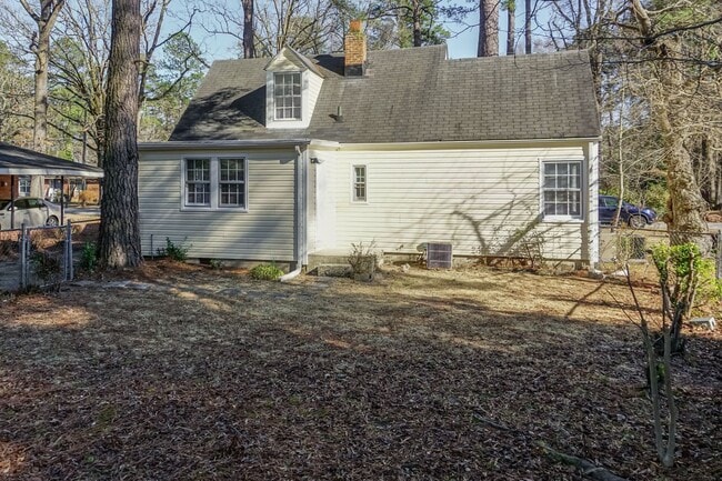 Building Photo - Amazingly large 2 bedroom home with fenced yard!