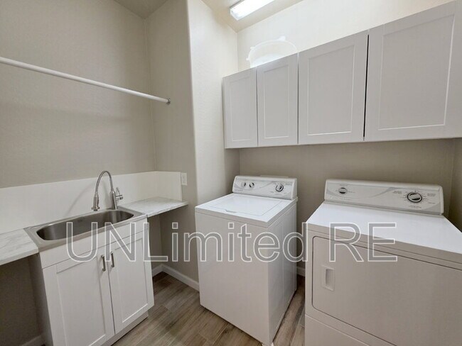 Building Photo - 308 Spirit Cir