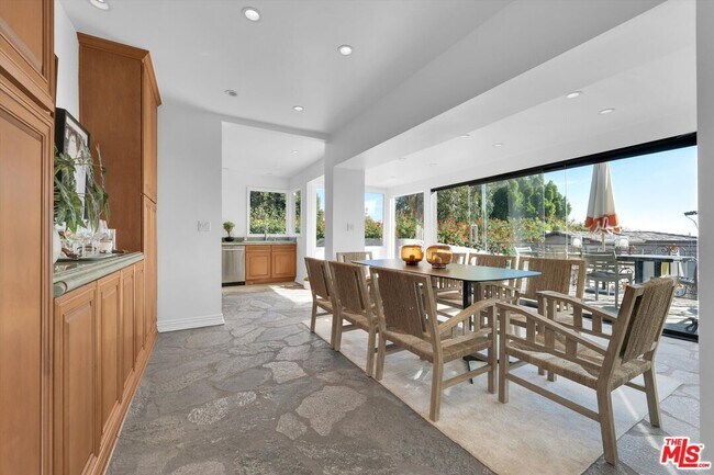 Building Photo - 1300 Summitridge Dr