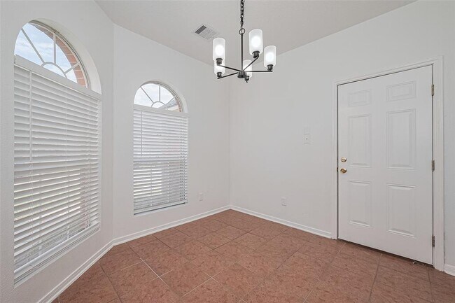Building Photo - 12230 Hawthorne Hill Cir