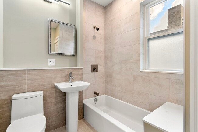 Building Photo - 132 Sewall Ave