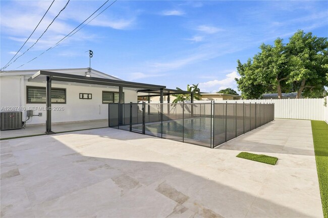 Building Photo - 9298 Jamaica Dr