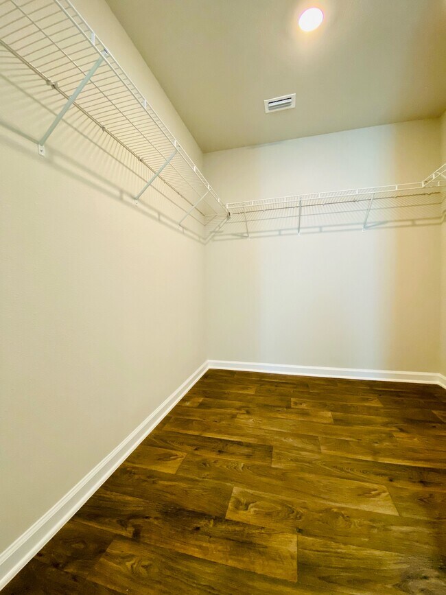 Building Photo - 23135 Shadowridge Dr