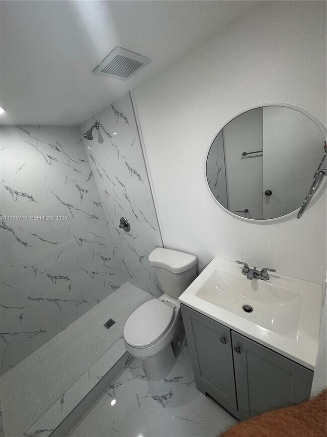 Building Photo - 2515 Polk St