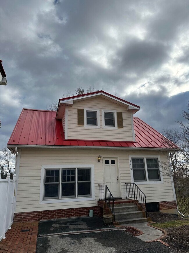 1310 North Main Street 1310 N Main St Blacksburg VA 24060 Apartment