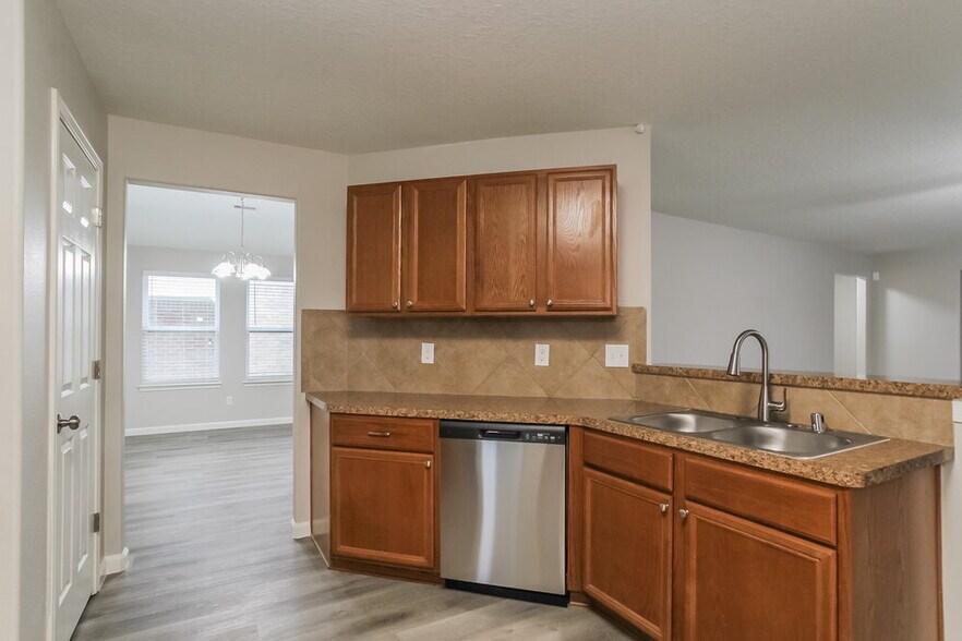 Building Photo - 4843 Fair Oak Dale Ln