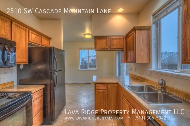 Building Photo - 2510 SW Cascade Mountain Ln